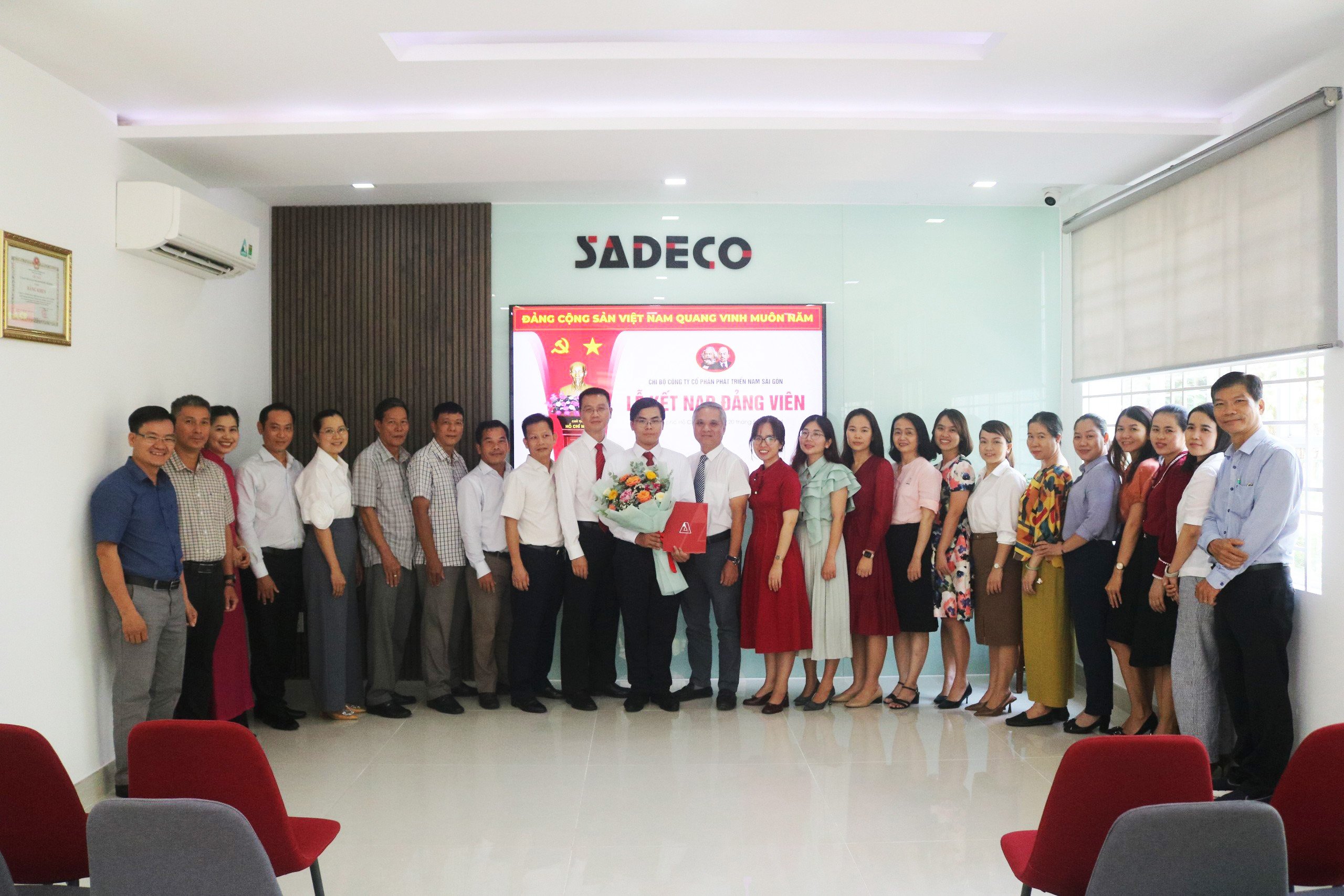 Lễ kết nạp đảng viên mới của Chi bộ Công ty Cổ phần Phát triển Nam Sài Gòn